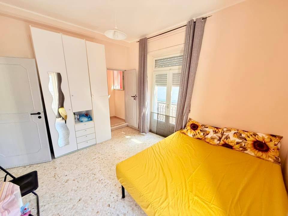 Casa indipendente angolare su 3 livelli